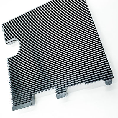 Radiatore anodizzato nero di alluminio del dissipatore di calore dei pezzi meccanici di CNC dell'automobile
