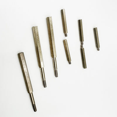 L'ottone di CNC avvita la vite d'ottone maschio del contrappeso della scheda madre del filo femminile delle parti